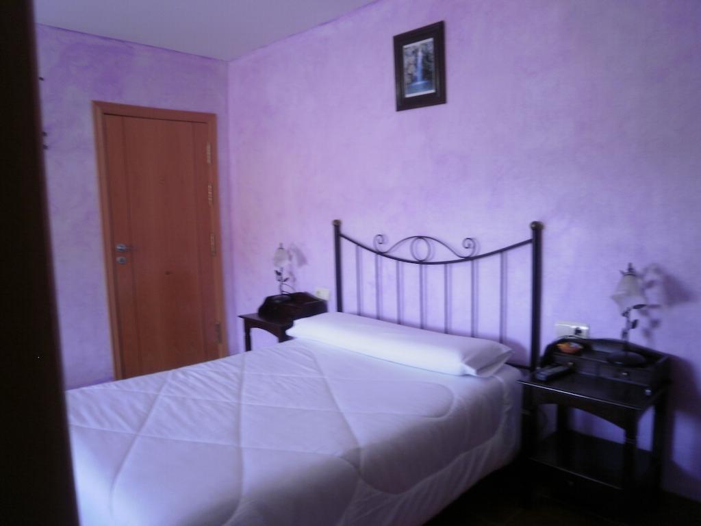 Hostal El Olmo Camarena de la Sierra Camera foto